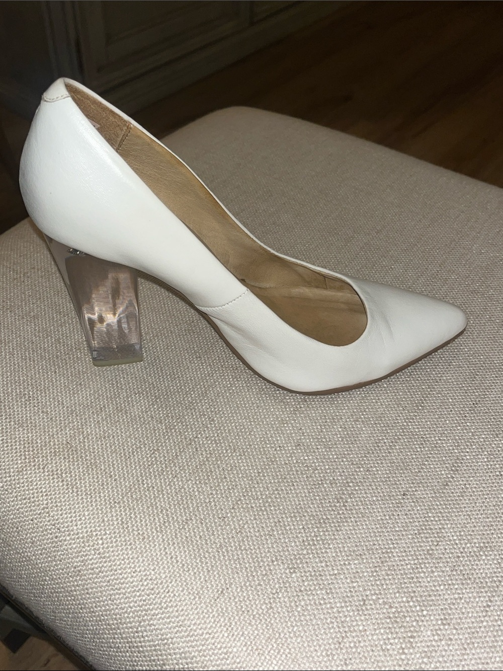 Aldo White Pointed-Toe Leather Heels with lucite heel. Size 8 B - Picture 5 of 6